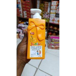 Medix 5.5 Sweet Almond + Turmeric Glow Daily Moisturizing Lotion